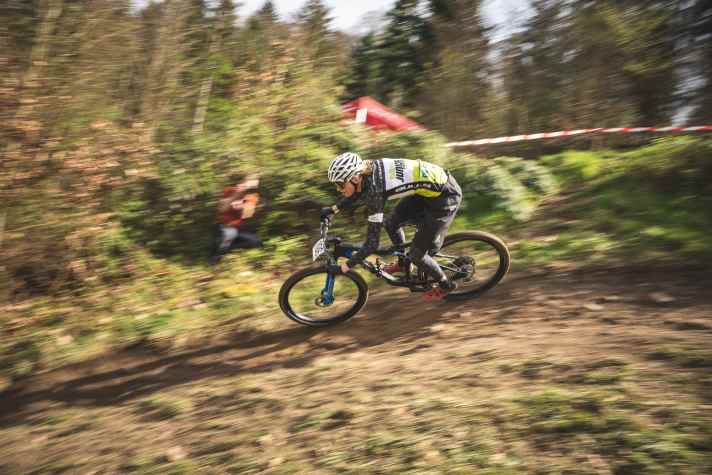 Elias Hückmann descends successfully in the slalom.