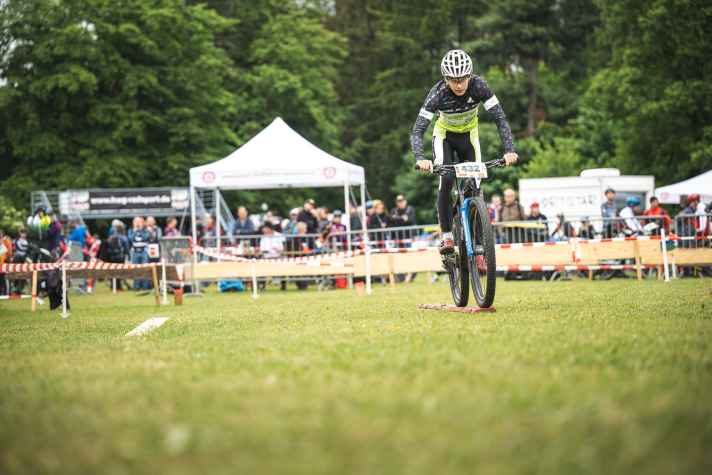 Nico bewies technisches Geschick und sicherte sich am Samstag den fünften Platz, um beim XCO-Rennen aus der ersten Reihe zu starten.