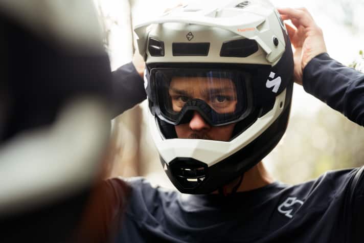 Sweet Protection stellt neue Full-Face-Helme für 2025 vor: Fixer Carbon, Fixer Composite und Strayer 2Vi Mips.