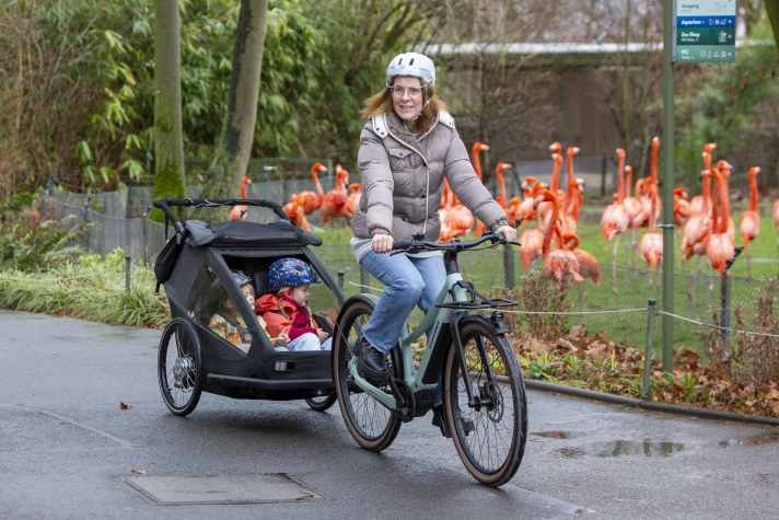 The trailer is the realm of the children. Here they can occupy themselves or watch their parents. | Kay Tkatzik
