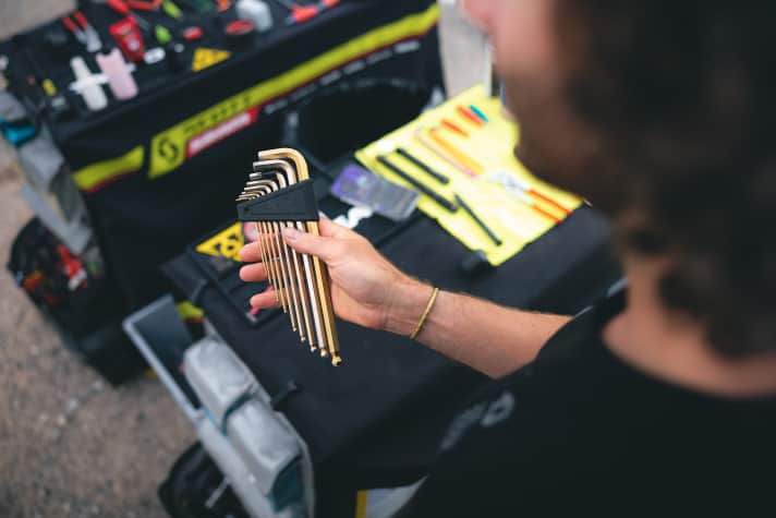 Unfortunately awesome: It's debatable how useful gold-plated Allen keys really are. But the "want-to-have-factor" is gigantic!