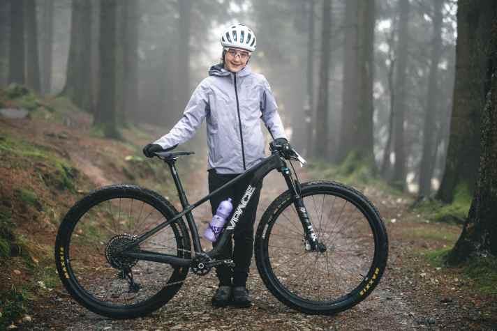 Twelve-year-old Klara and her VPace Matz Carbon 29 C children's mountain bike.