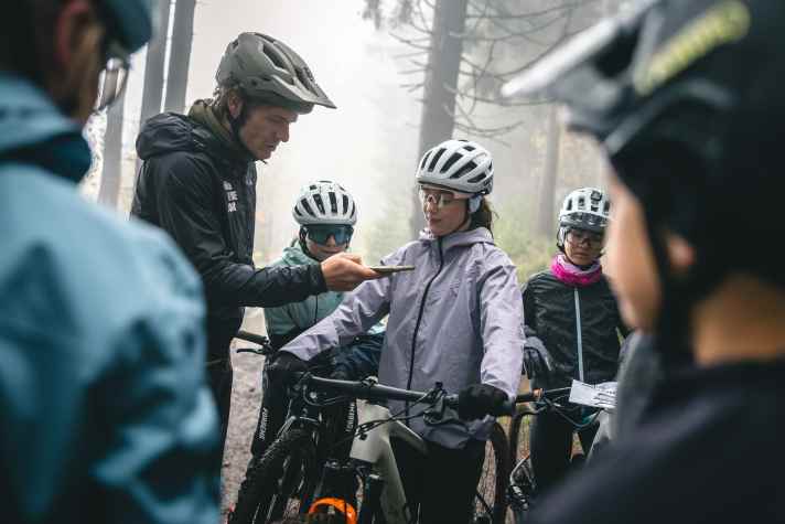 Test rider Klara gives her opinion on the Cube Phenix children's mountain bike.