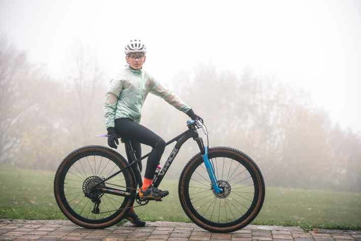 Twelve-year-old Felix rides a VPace Matz Carbon C29 with large 29-inch wheels.