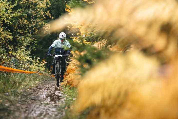 Herbstlich frische Winde und matschige Trails konnten die jungen Cross-Country-Biker nicht abschrecken.