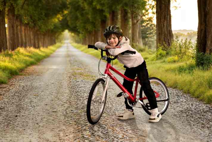 Das neue Kinderfahrrad von Lidl dürfte alles andere als ein Ladenhüter werden. Gewicht und Preis sind spitze, die Ausstattung scheint sinnvoll gewählt zu sein.