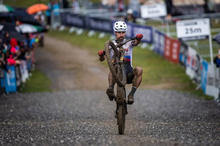 Zwar reicht es am Ende für Rennrad-Star Peter Sagan nur für Platz 16. Die Laune lässt sich der Slowake davon aber nicht vermiesen.