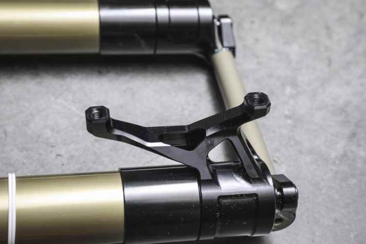 The CNC-machined dropouts of the Intend Samurai have been adapted for the 32-inch version. The customer has the choice between a flatmount and a postmount brake mount.