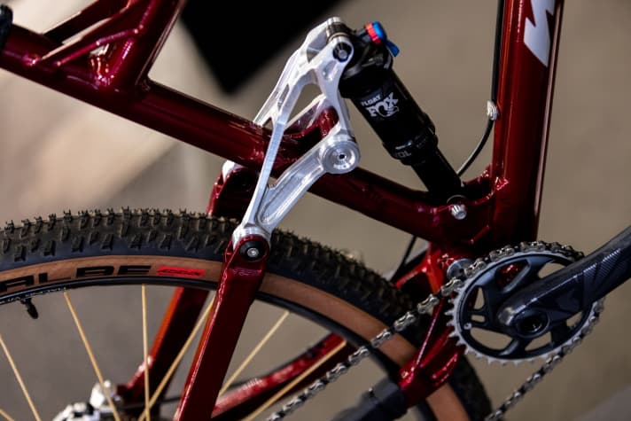 The revised rear triangle on the Saturn 11 now offers space for 29 x 2.4 wide tyres.