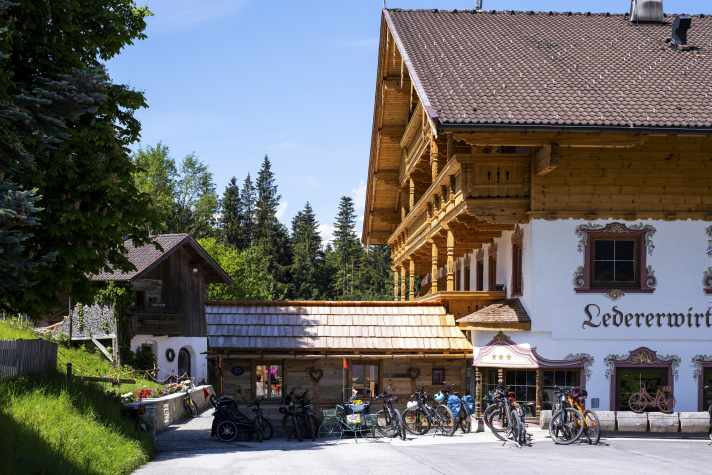 Favourite stop for cyclists: the Ledererhof