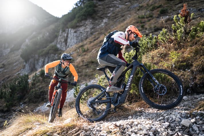 Bergauf ist das Canyon Spectral:On zwar nicht das stärkste Bike, in Puncto Ausdauer, Fahrspaß und Komfort gibt’s aber kaum etwas zu meckern. So sichert sich Canyons All Mountain souverän den Testsieg.