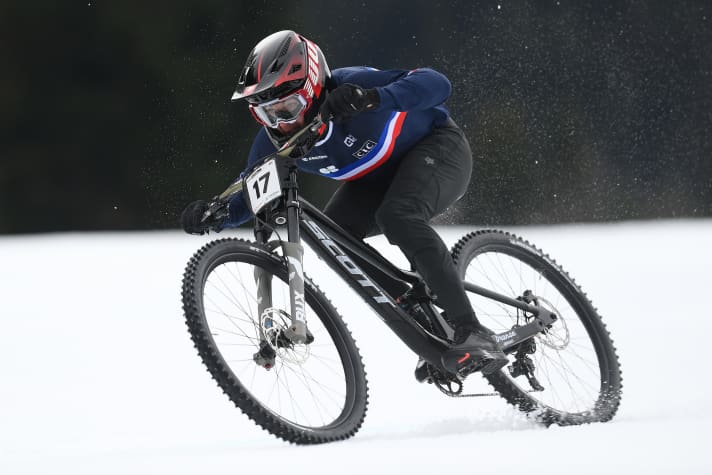 Pierre Thévenard auf dem Weg zur Super G Goldmedaille.