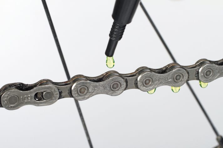 As much as necessary - as little as possible! The motto when using lubricants. 