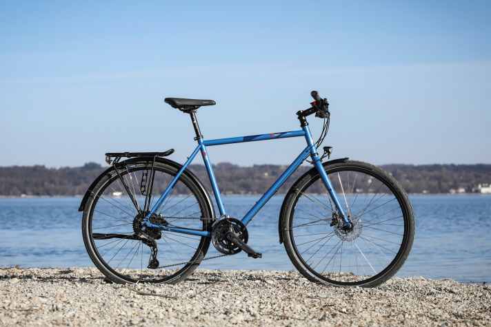 The anniversary model of the VSF T-500 comes in a chic blue colour. However, many other colour options are available.