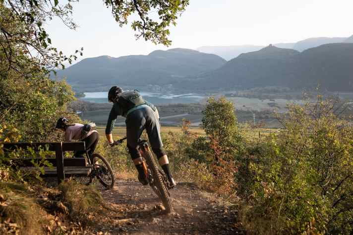 Pleasantly flowing trails with lake views and the best wine for dinner: the biking area of Kaltern and Tramin.