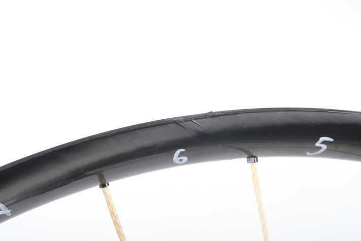 Bei Schlaghöhe 6 (18,5 Joule) kommt es zum Defekt der Felge.