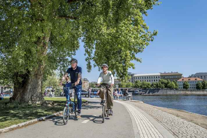 The Vltava cycle path is a wonderful place to cycle. The perfect start to a city trip.