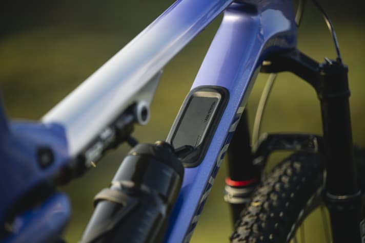 Access to the new storage space in the carbon frame is located above the bottle cage mount on the down tube.