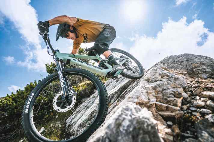 The right flat pedals offer grip and control in any riding situation, no matter how tricky