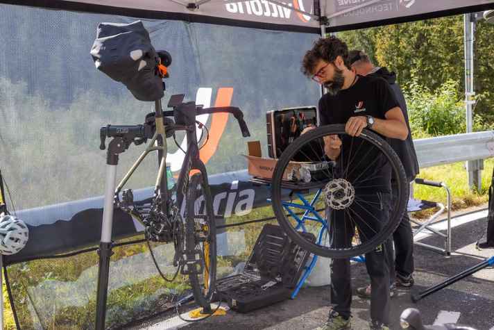An einem technischen Defekt soll das Erlebnis auf keinen Fall scheitern: Tech-Station von Vittoria.