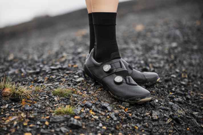 Griffige Vibram-Elemente an den Sohlen der neuen Schuhe von Canyon versprechen auch abseits befestigter Wege einen guten Halt.