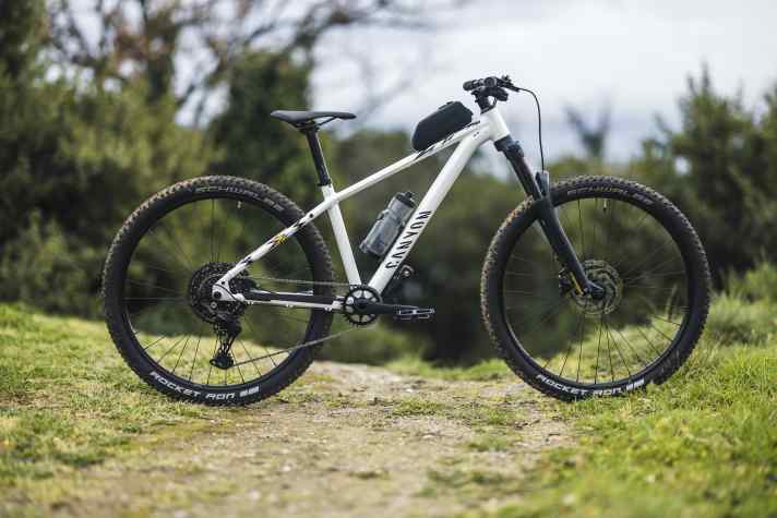 In two sizes, each with 27.5 mm wheels: The Canyon Grand Canyon Young Hero 27.5.