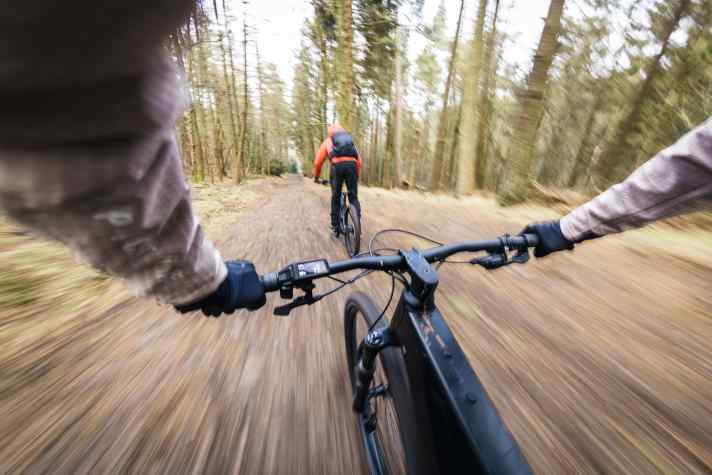 To control the Bosch system, Canyon relies on the Purion 200 display/operator combo with a compact screen directly on the handlebar.
