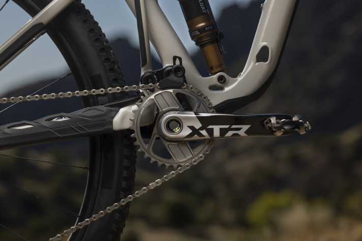 Shimano is launching two versions of the new XTR crankset to cater for trail, enduro and cross-country bikers.