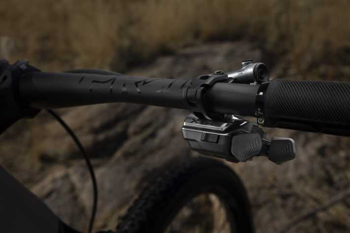 The new Shimano XTR wireless shifter can be customised in many ways and comes with a freely assignable third button.
