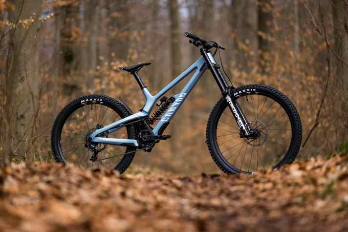 The top model of the Canyon Sender CFR, very close to Troy Brosnan's winning bike from the Downhill World Cup.