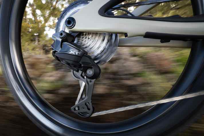 The XT is still designed for crisp and fast shifting. For more durability, there is a special version with a Linkglide cassette.