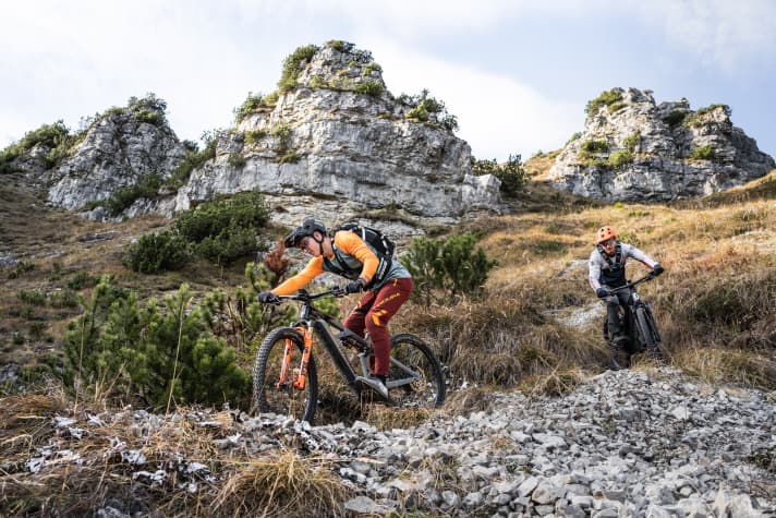 Sportlich und straff gibt sich das Radon. Aktive Fahrer, die auf Highspeed gepolt sind, fühlen sich auf dem Bike des Bonner Versenders am wohlsten. Für gemäßigte Tourenfahrer sind andere Bikes aus dem Testfeld die bessere Wahl.