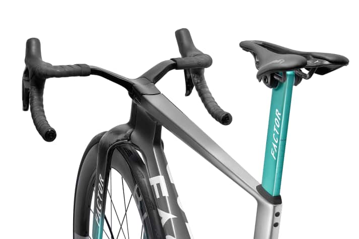 Handlebars in different lengths and heights help with position adjustment