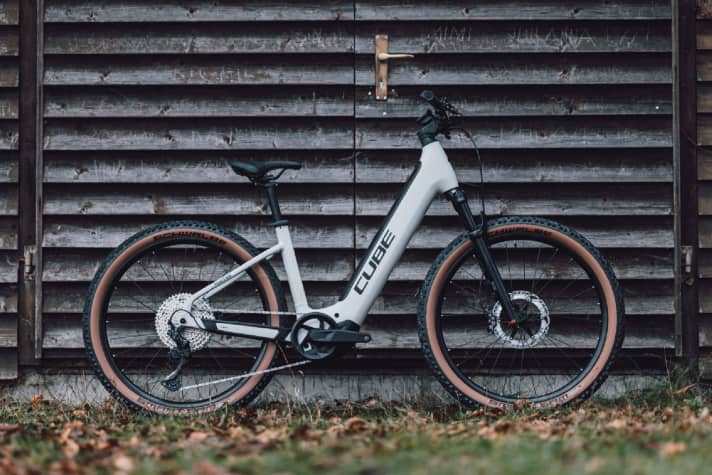 Cube Reaction Hybrid SLT 750 as a step-through model