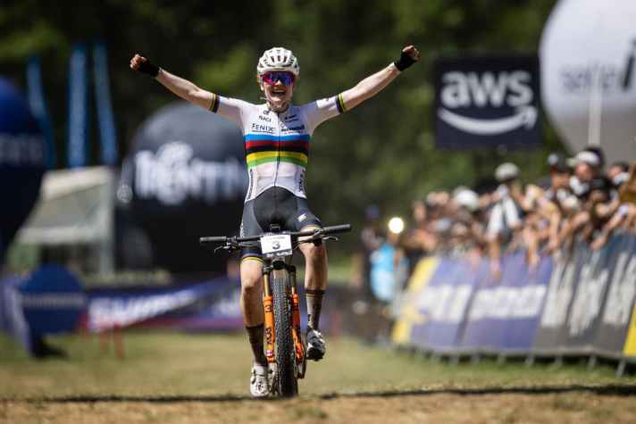 In the women's race, Pieterse crowned her exceptional performance with a double triumph in the XCO and short track.