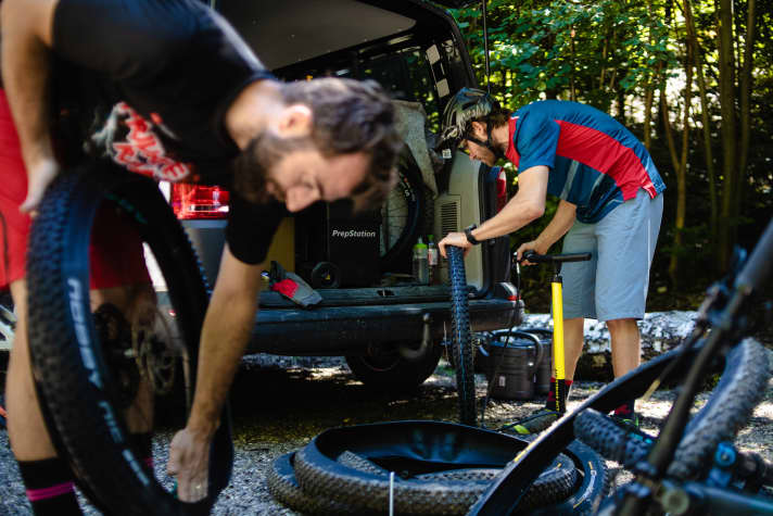 Redakteure/innen der Magazine BIKE, FREERIDE und EMTB sind vor Ort.