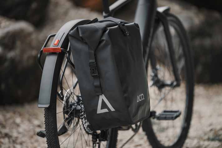 The optional pannier rack is prepared to take panniers and has an integrated rear light.
