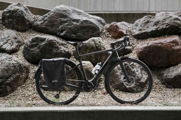 Avec un équipement complet, le Cube Nuroad Hybrid C:62 SLX FE 400X est proposé à 5199 euros.