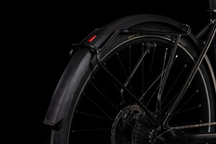 The fully-equipped versions come with parts such as a pannier rack and mudguards as standard.