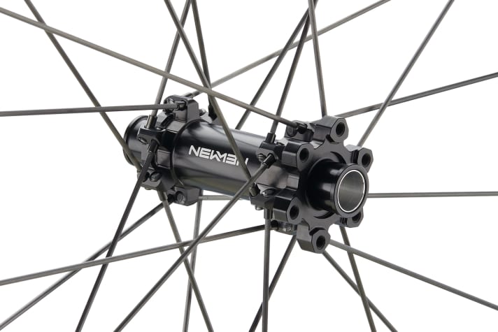 Die Newmen-Nabe Fade CS wurde weiter gewichtsoptimiert.