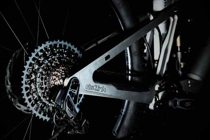 Atherton relies on the proven DW4 system from Dave Weagle for the suspension. The rear suspension delivers a full 170 millimetres of travel.