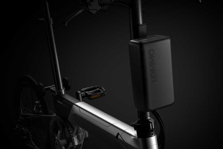 The Smartpac battery pack already contains all the control electronics. The pack is removable, so you save 2.5 kilos if you don't take it with you and pedal with muscle power.