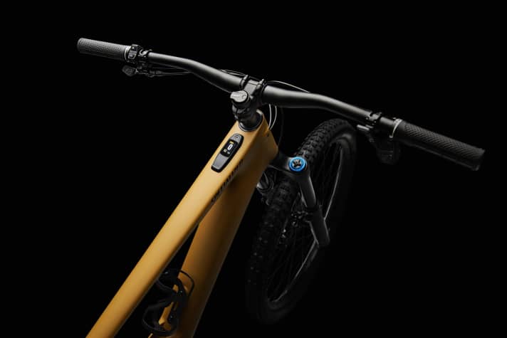 The frame remains unchanged. Including the successful mastermind display on the top tube.
