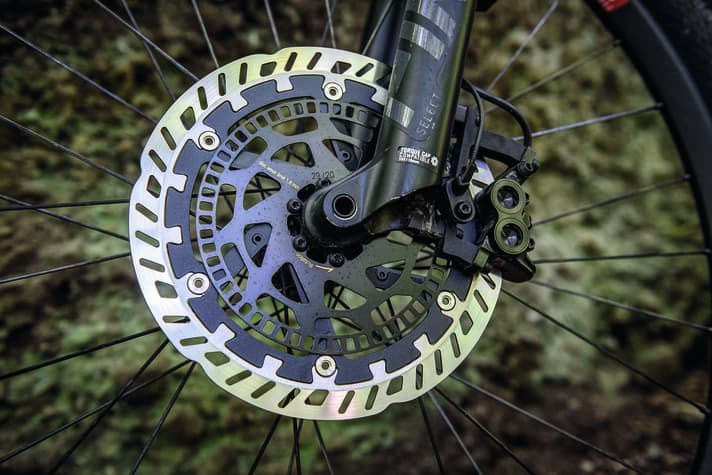 The ABS detects speed and wheel rotation via the perforated discs on the front and rear brakes.