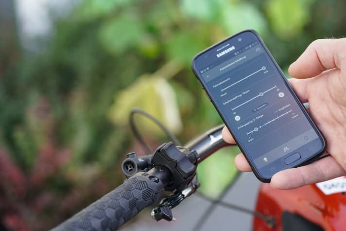Über die E-Tube-App kann die Schaltautomatik eingestellt werden. Neben der Trittfrequenz kann auch die Reaktionsfreudigkeit und der Anfahrgang angepasst werden.