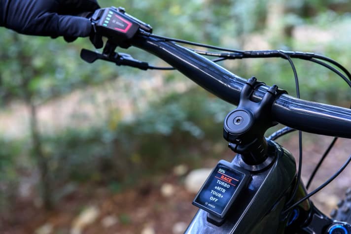 In addition to the race mode, there are three other support levels. The bike manufacturer decides which ones these are. Due to the proximity to the race, the turbo will usually have to be used.