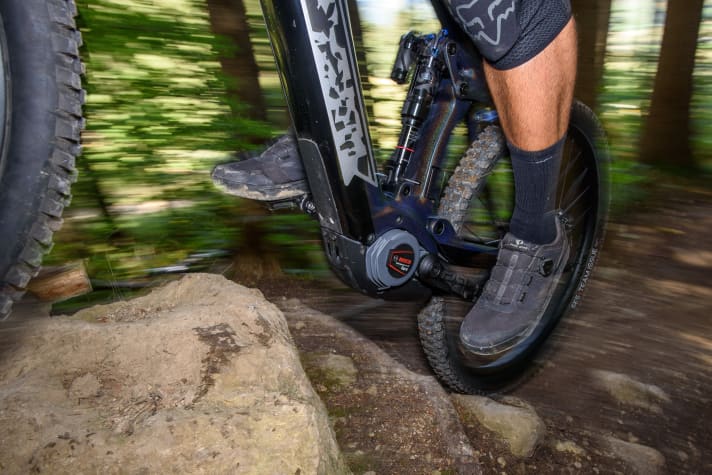In technischen Uphills kann der CX Race die Kombination aus hoher Unterstützung und Extended Boost in konstant schnellen Vortrieb ummünzen.