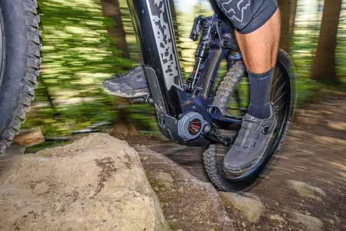 Tough uphill obstacles and a sporty riding style are the strengths of the Bosch Performance CX. This applies to both the standard CX and the CX Race shown here.