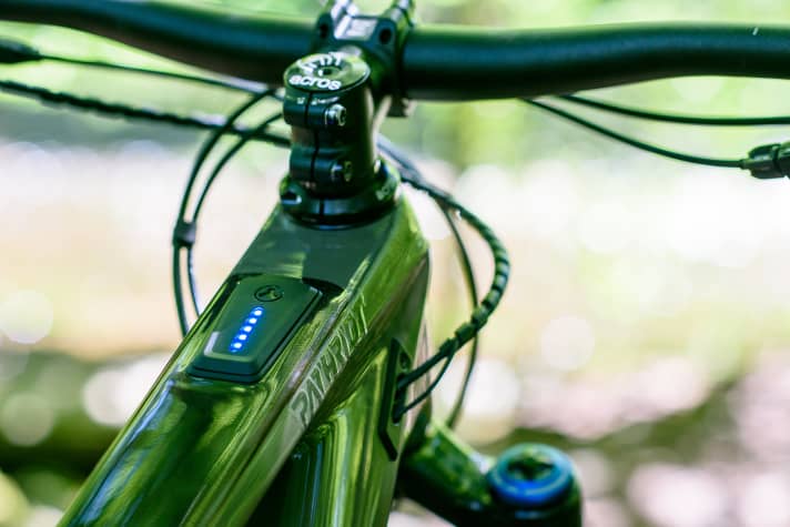The minimalist LED display on the Ghost Path Riot makes it easy to read the support level and battery status of the Fazua Ride 60.