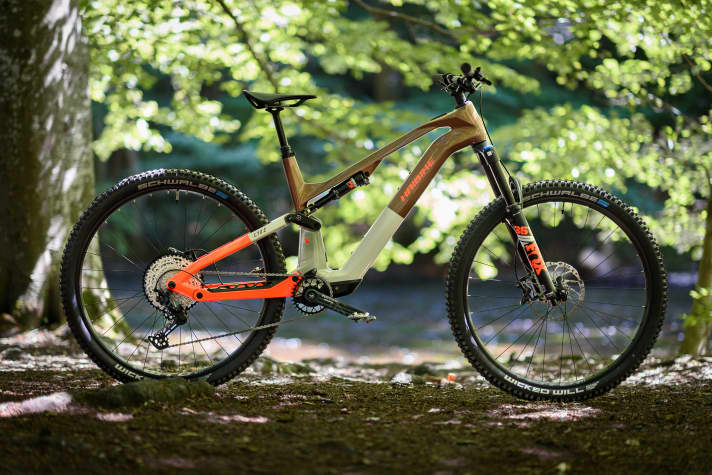 Haibike Lyke 10: The entry-level model costs 6499 euros. Contrary to the illustration, the bike comes with Rockshox suspension consisting of Lyrik Select and Deluxe Select+. Weight: 19.2 kilos in size L, measured in the EMTB lab, slightly different equipment (see photo).